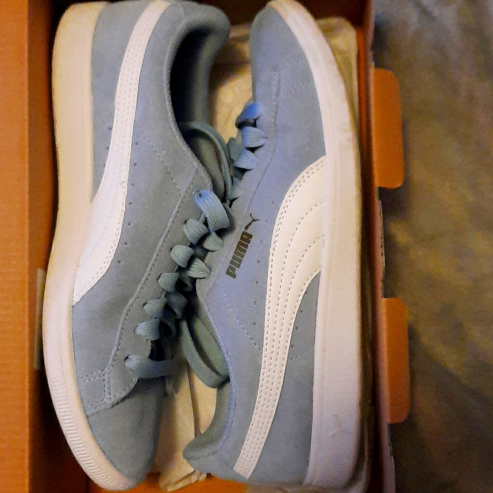 Womens size 8 sneakers